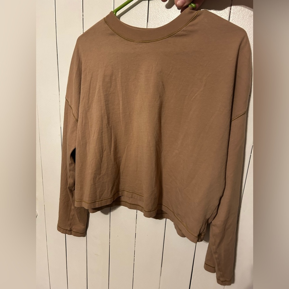 Long sleeve athletic shirt